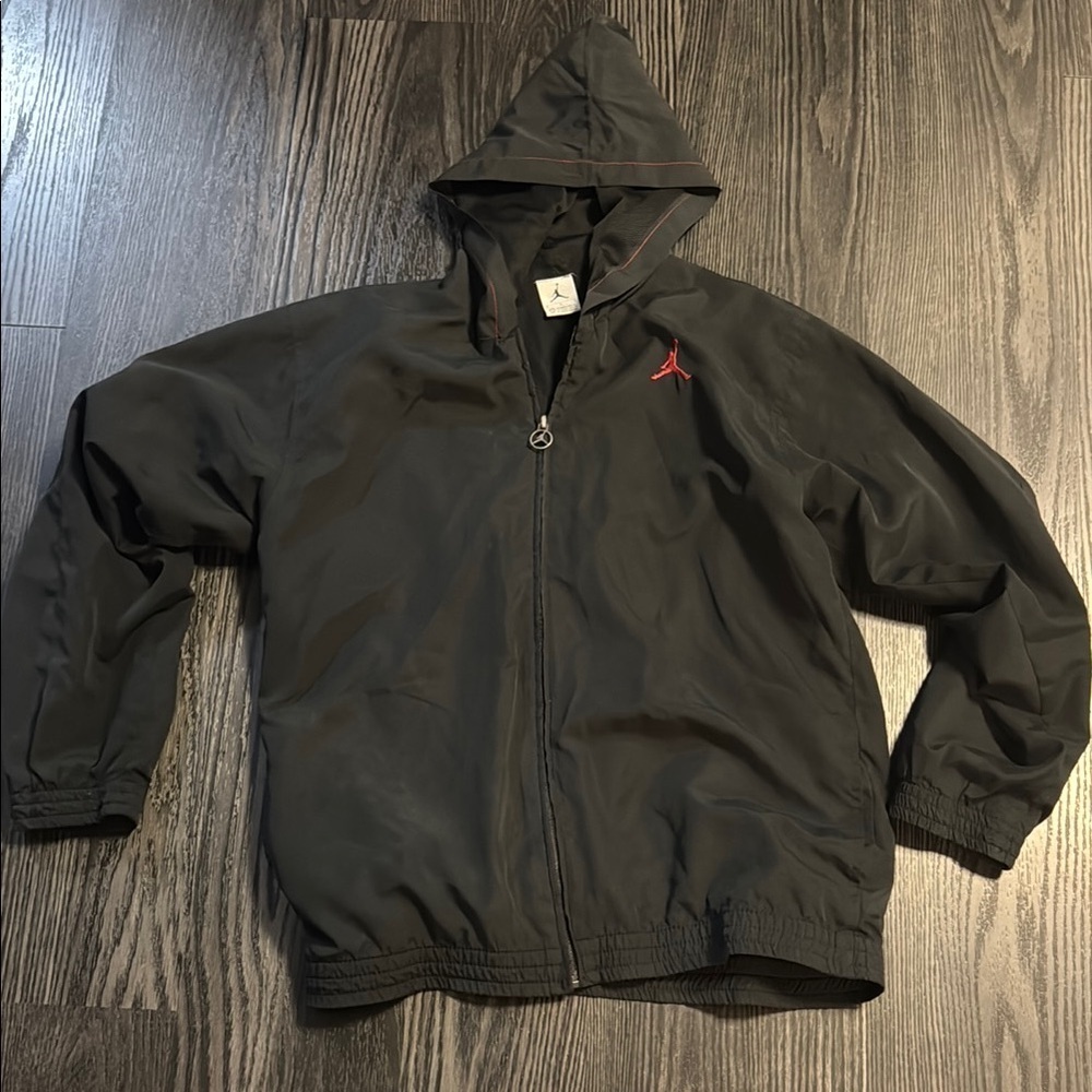 🍍Jordan light weight full zip jacket 🍍SZ Large 🍍Pit to pit 21”🍍length 27🍍